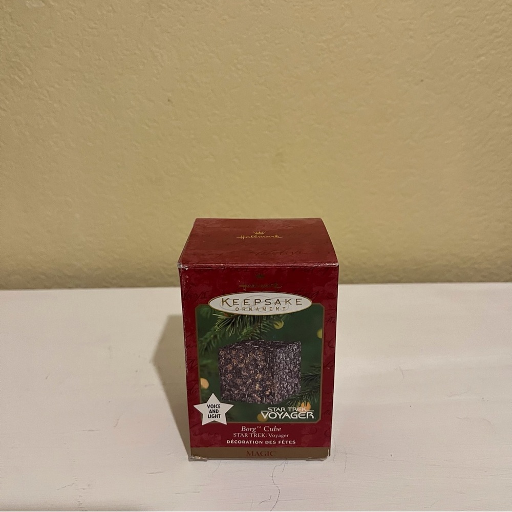 Borg Cube STAR TREK: Voyager
Hallmark Keepsake Ornament